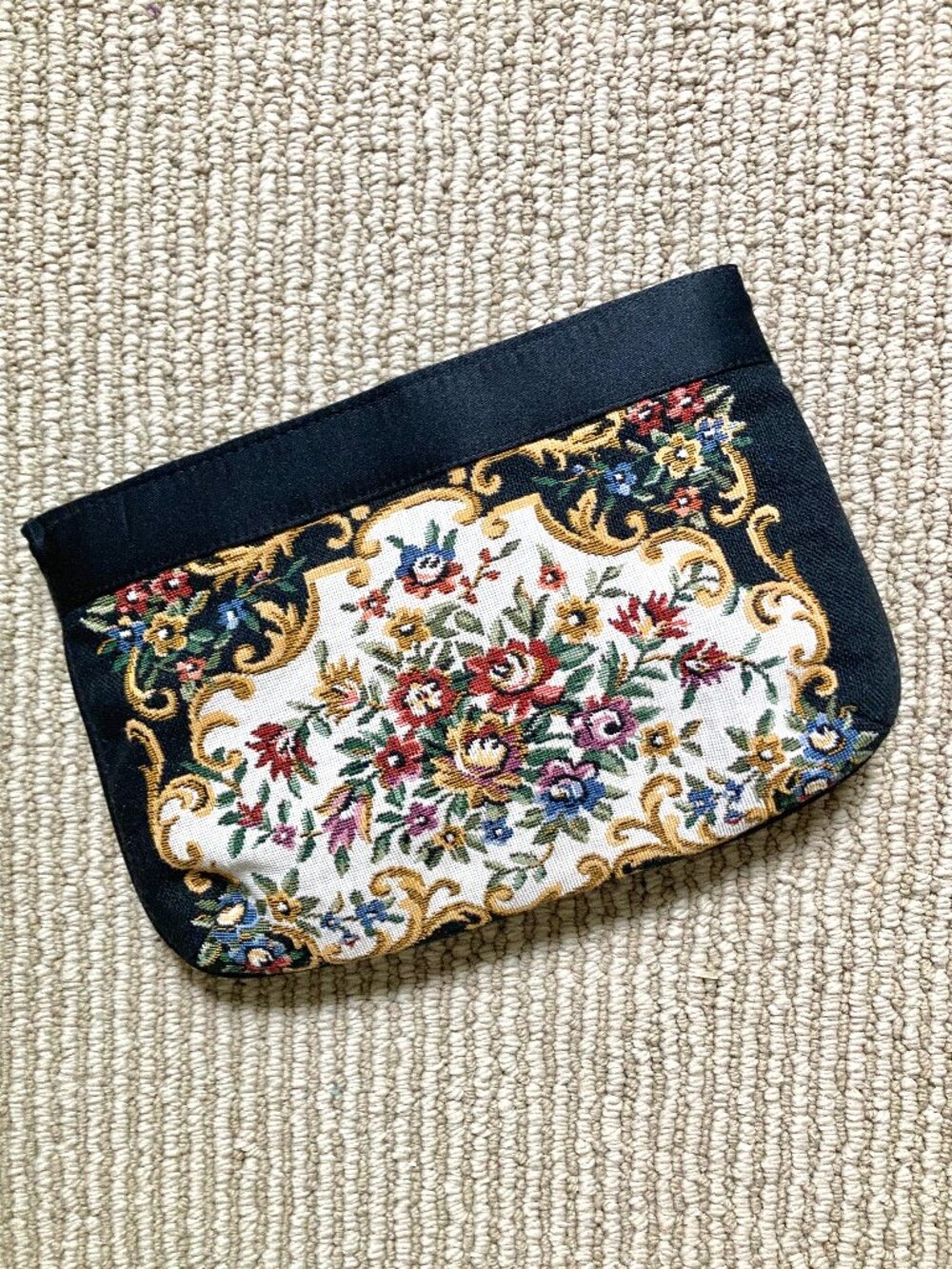 Walborg Clutch w Spring Closure and Optional Chain